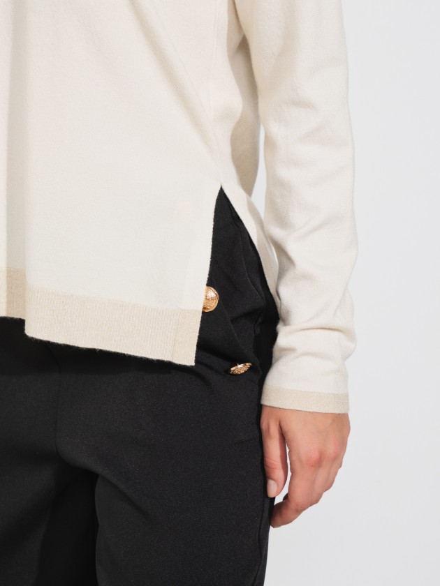 V-neck knitwear sweater