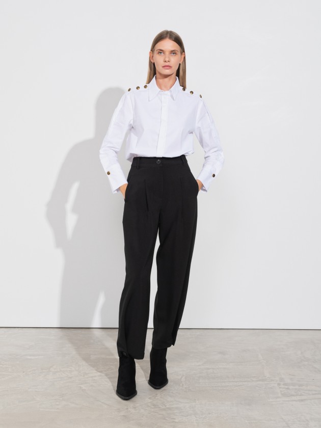 Trousers with button closure