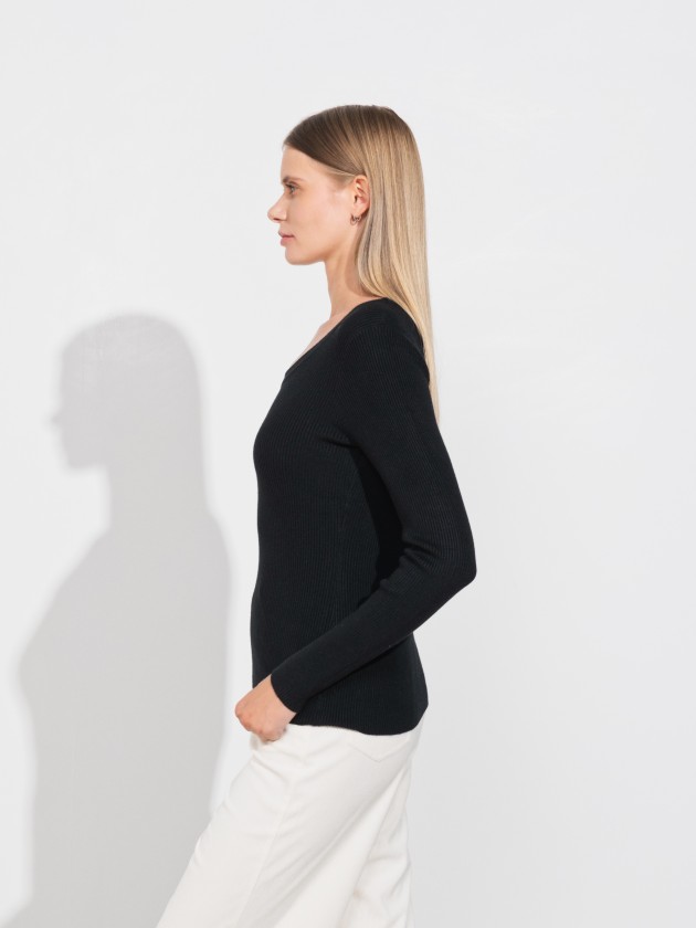 Knitwear sweater with round neckline and button detail