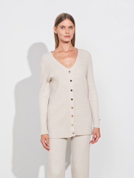 Knitwear coat with buttons