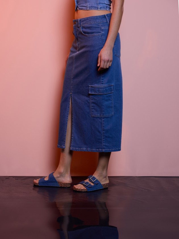 Denim skirt with side pockets