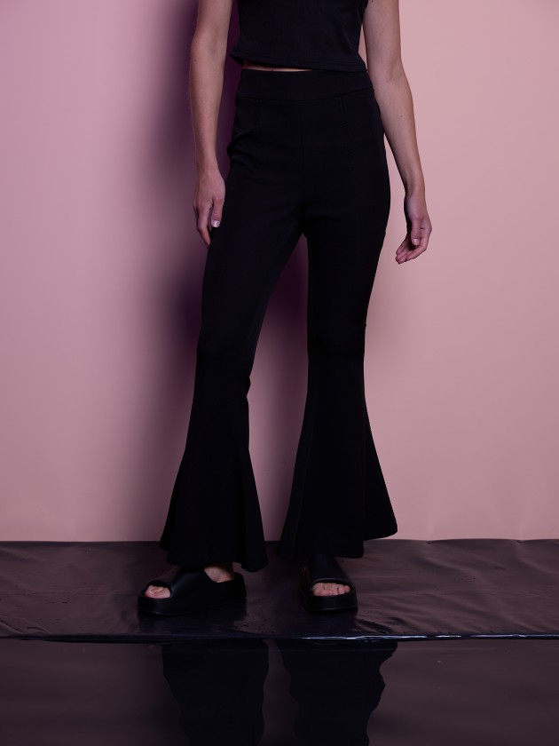 Bell-bottom trousers with embroidered details
