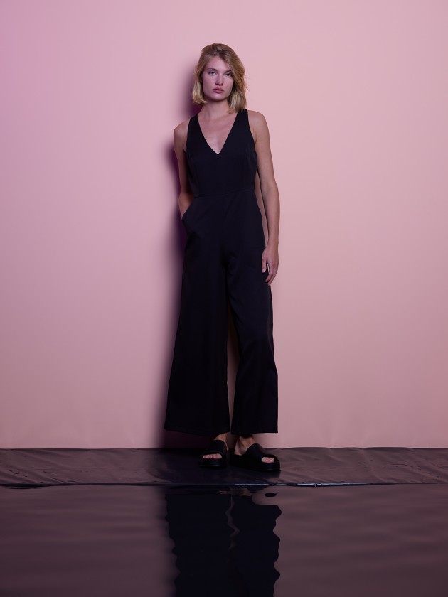 Long jumpsuit with open back