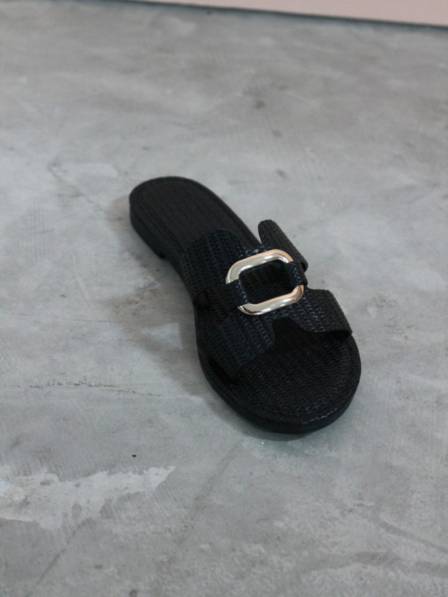 Flat sandals