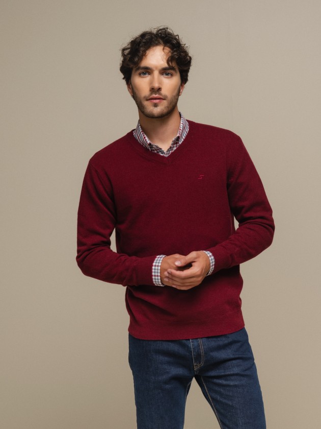 Knitted pullover with embroidery