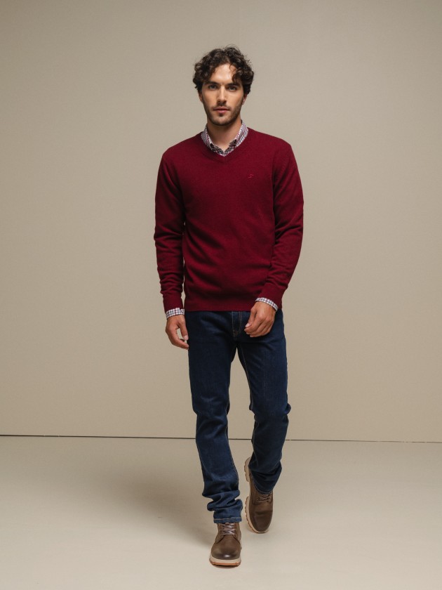 Knitted pullover with embroidery