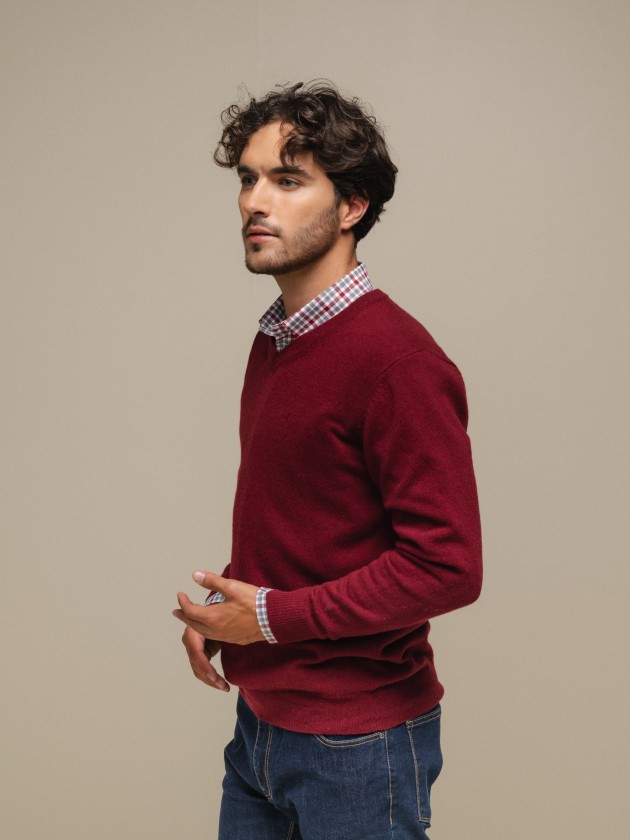 Knitted pullover with embroidery