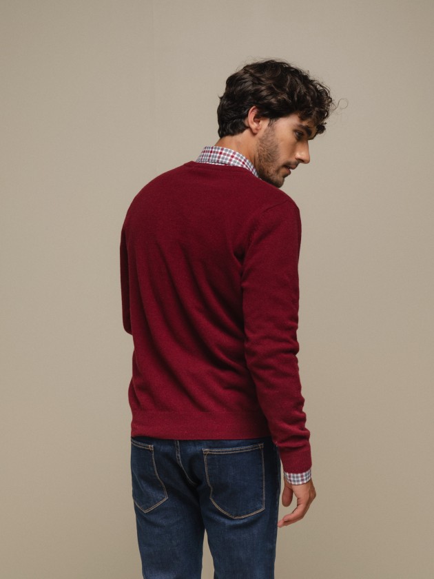 Knitted pullover with embroidery