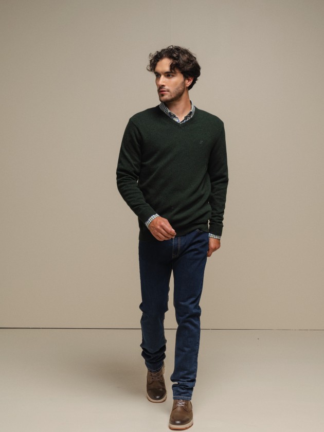 Knitted pullover with embroidery