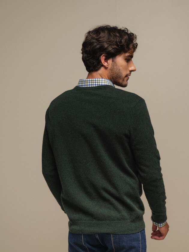 Knitted pullover with embroidery