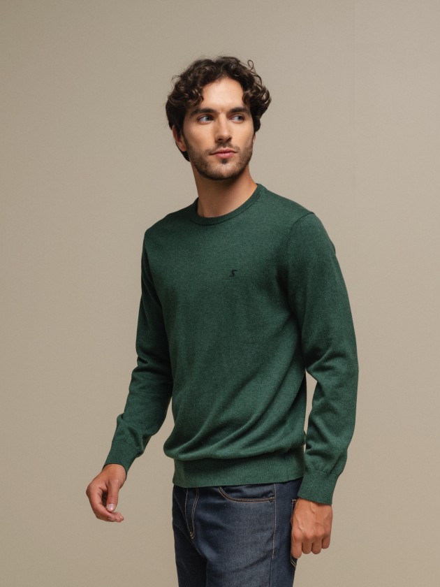 Fine knit pullover with embroidery