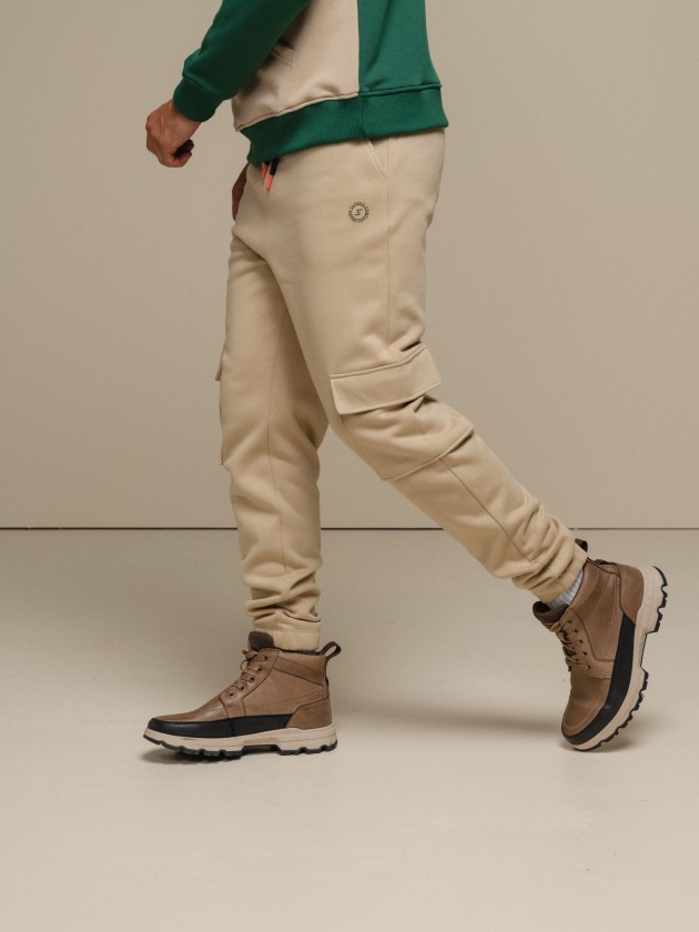 Sports trousers with adjustable drawstring