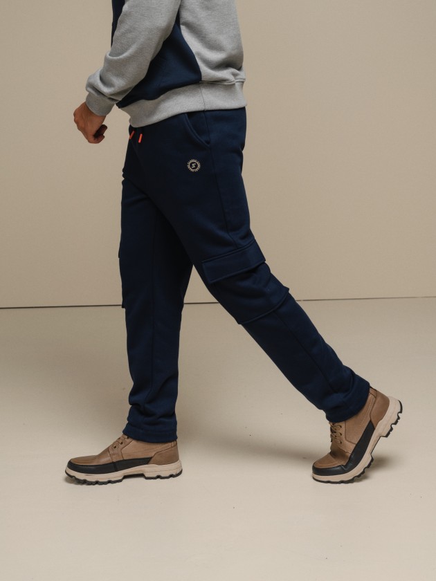 Sports trousers with adjustable drawstring