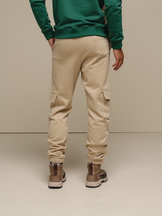 Sports trousers with adjustable drawstring