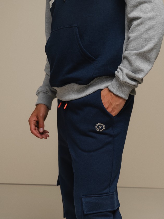 Sports trousers with adjustable drawstring