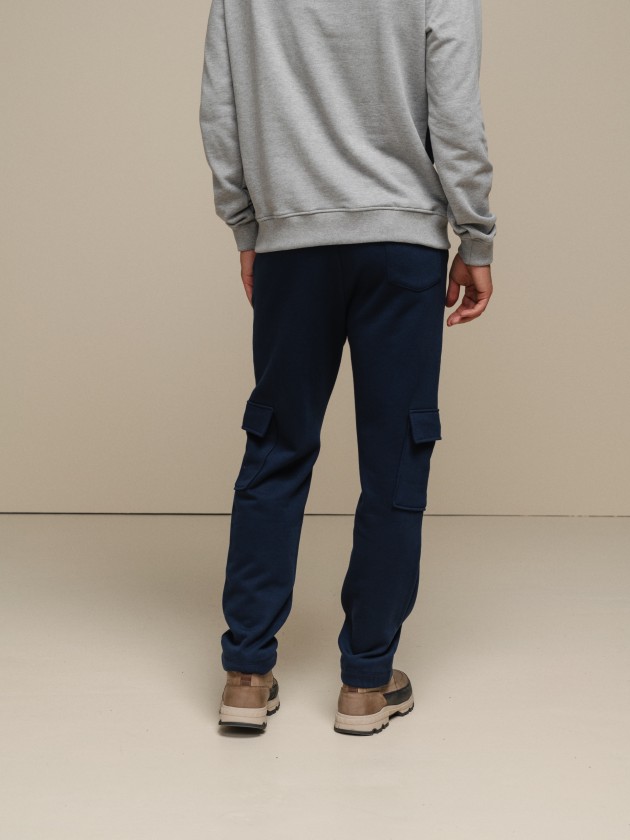 Sports trousers with adjustable drawstring