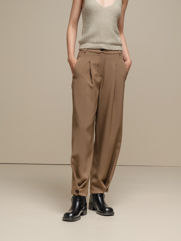 Trousers with button closure