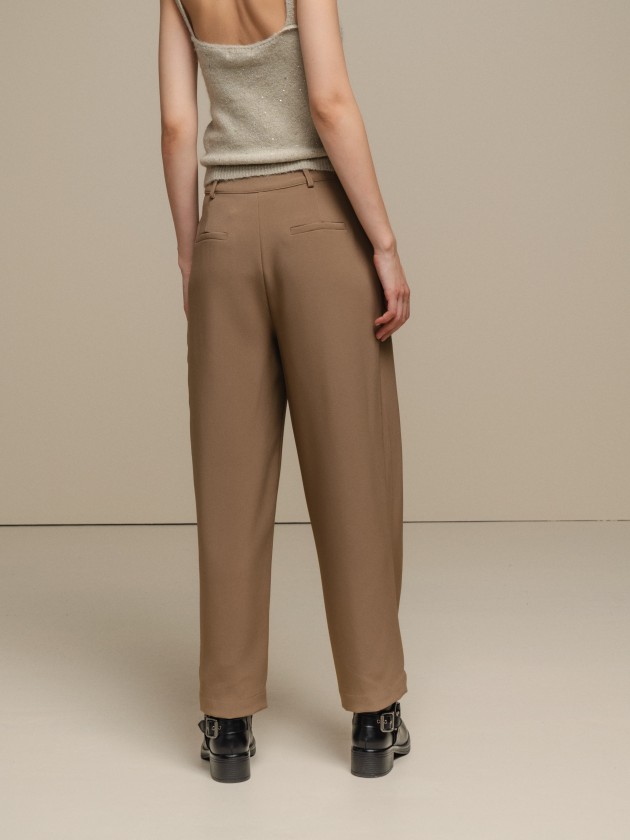 Trousers with button closure