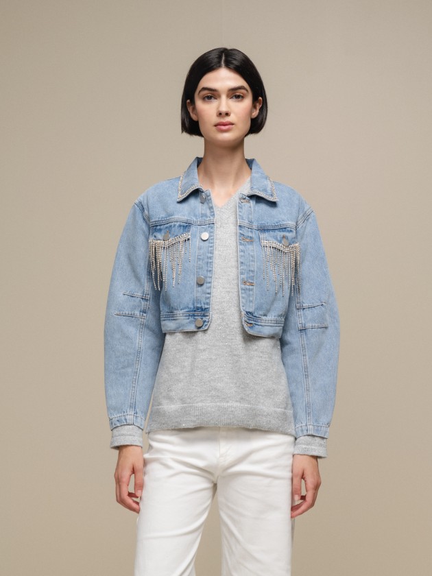 Denim jacket with pocket applications