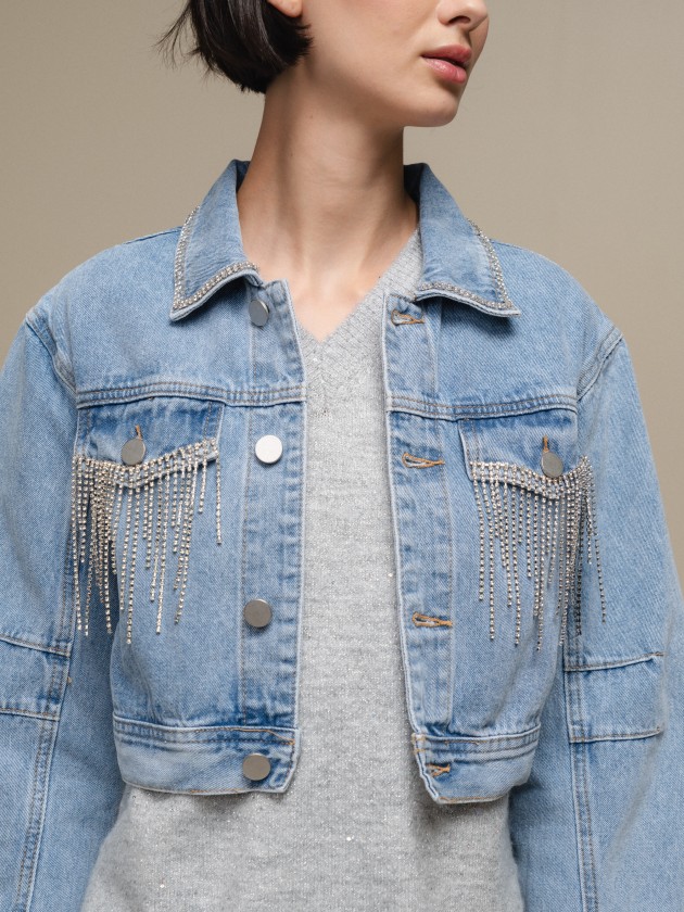 Denim jacket with pocket applications