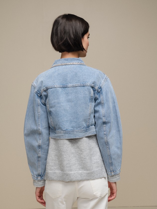 Denim jacket with pocket applications