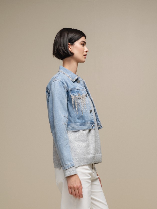 Denim jacket with pocket applications