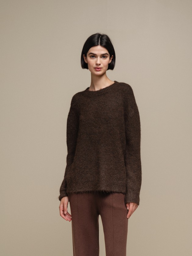 Flowy round neckline knit sweater