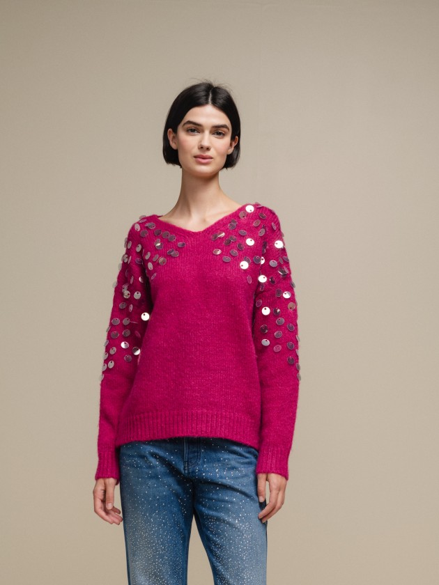 Knitted sweater with shiny applications