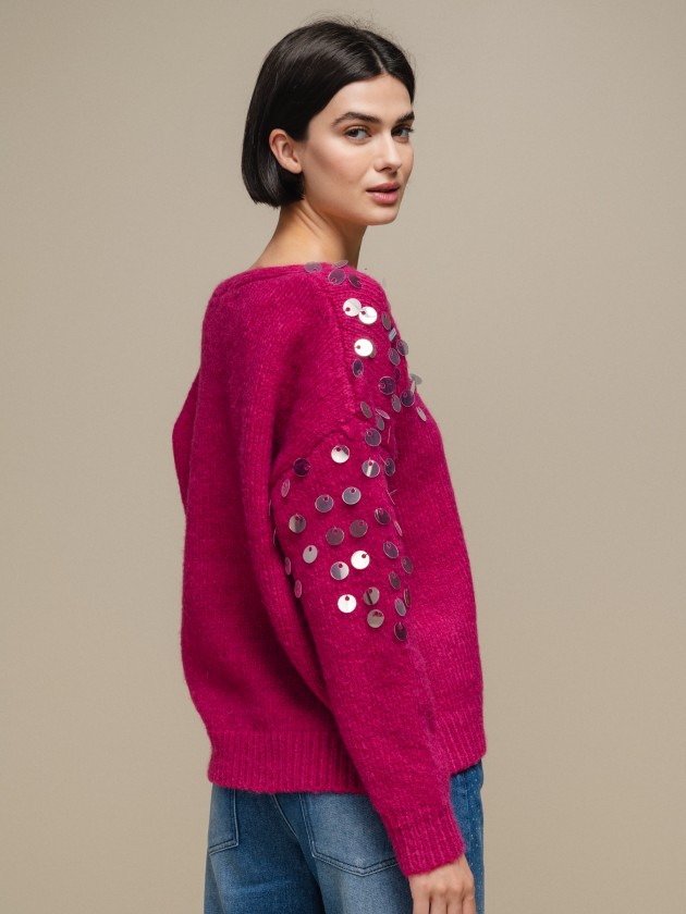 Knitted sweater with shiny applications