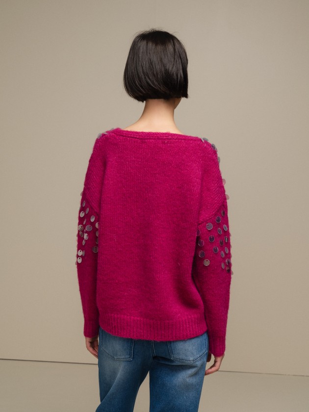 Knitted sweater with shiny applications