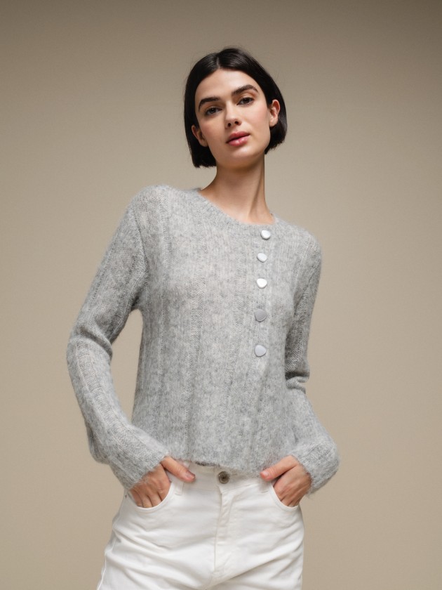 Round neckline cardigan