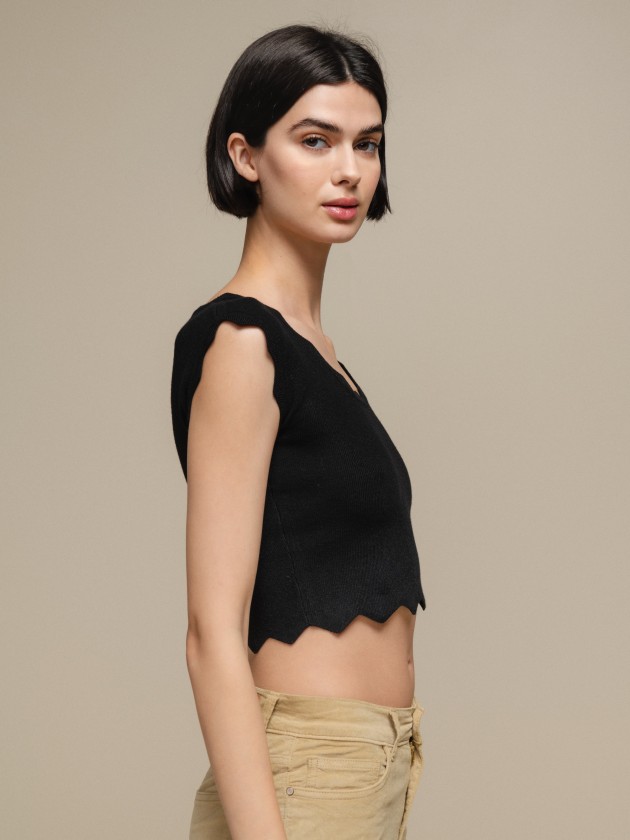 Cropped knit crop top