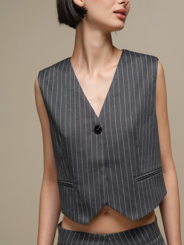 Short suit vest with diplomatic stripe