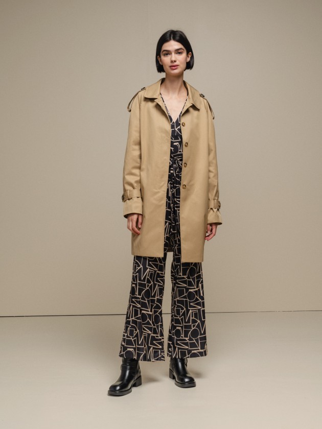 Trench coat with tortoiseshell buttons