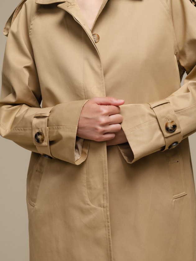 Trench coat with tortoiseshell buttons