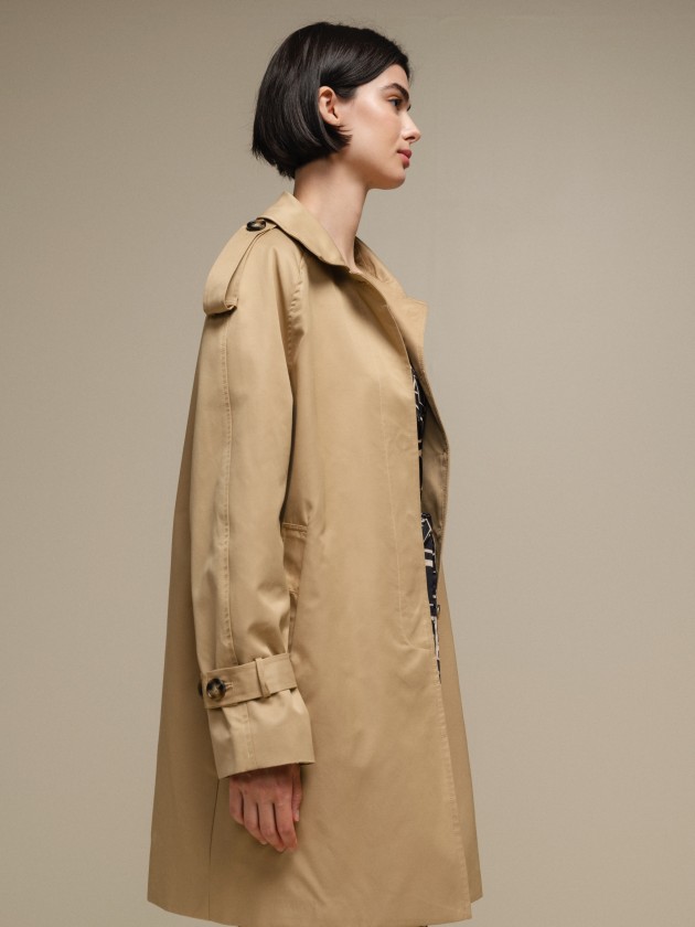 Trench coat with tortoiseshell buttons