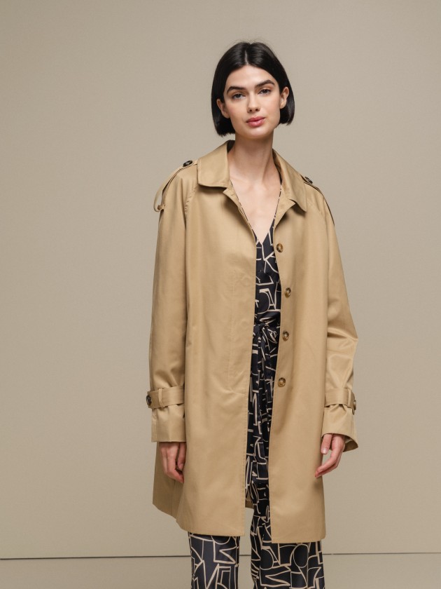 Trench coat with tortoiseshell buttons