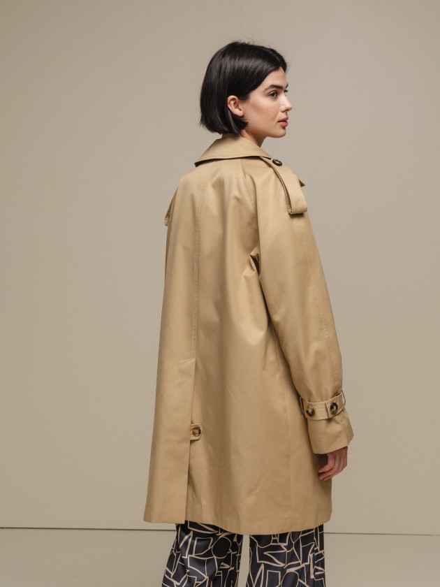 Trench coat with tortoiseshell buttons