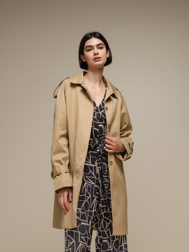 Trench coat with tortoiseshell buttons