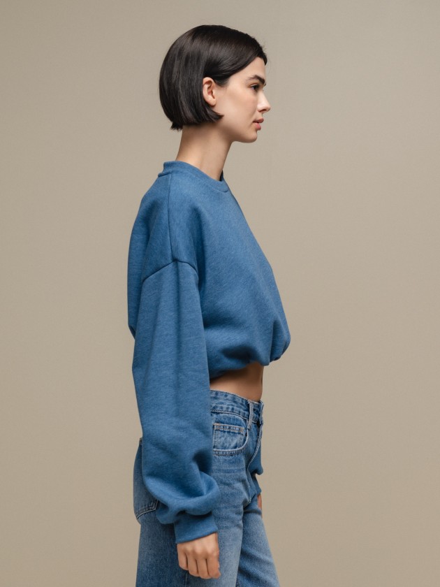 Cropped sweater with round neckline