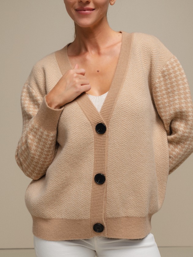 Knitted jacket with jacquard