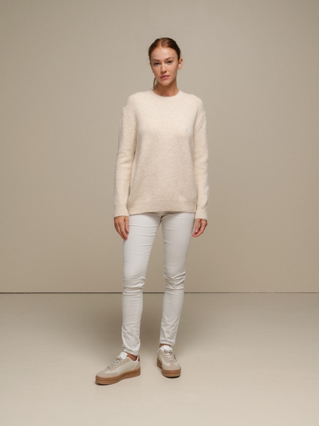 Flowy round neckline knit sweater