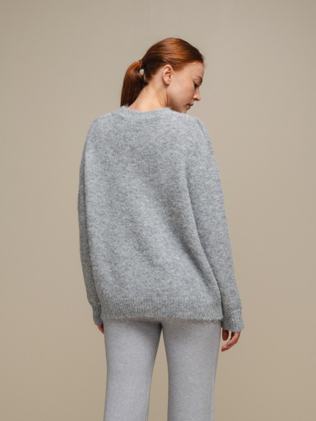 Flowy round neckline knit sweater