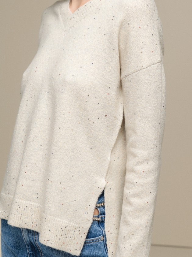 V-neck knit sweater with sparkles