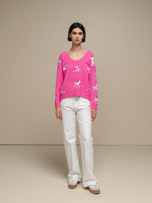 Sweater with animal design and round neckline