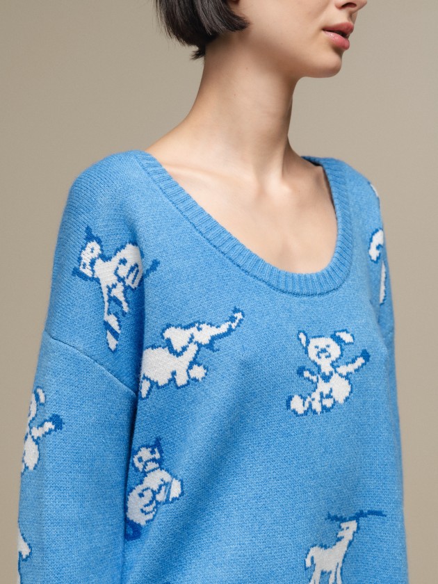 Sweater with animal design and round neckline