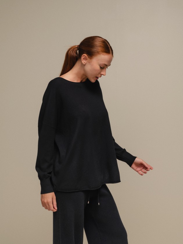 Oversize round neck sweater