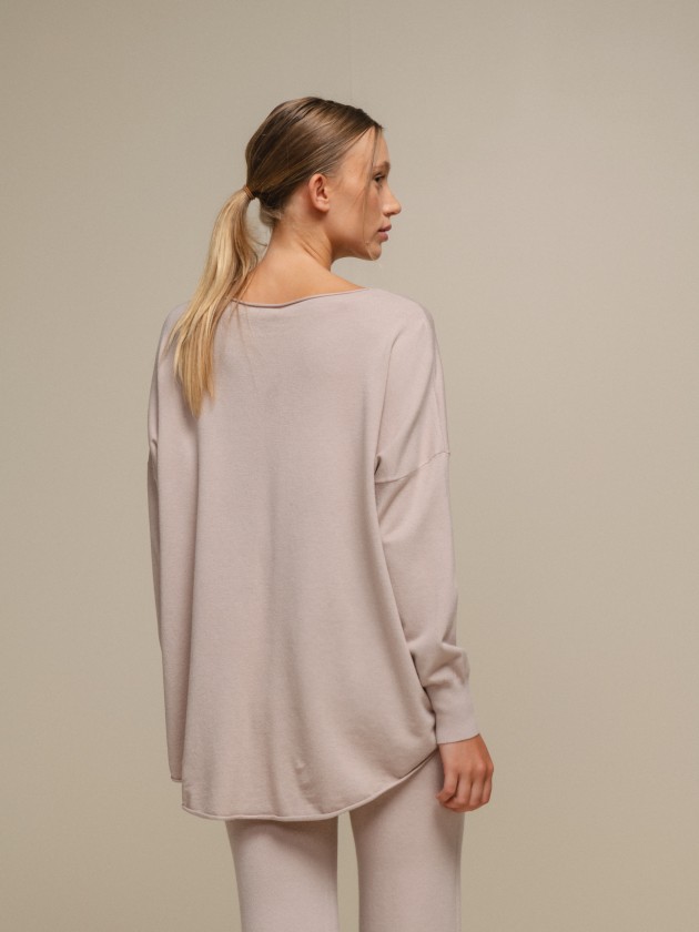 Oversize round neck sweater