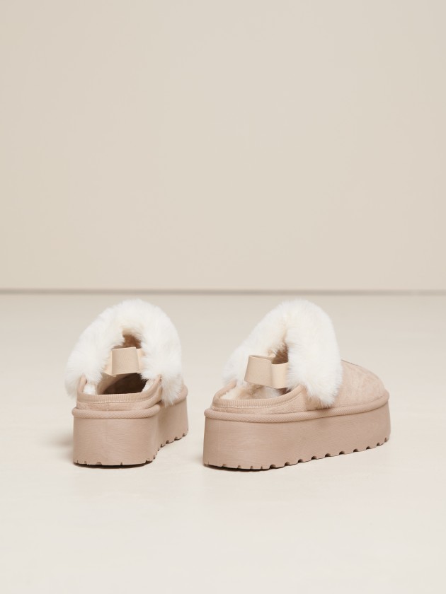 Platform slipper with fur