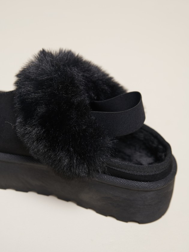 Platform slipper with fur